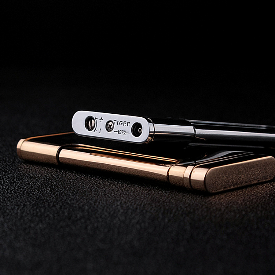 Hộp Quẹt Bật Lửa Ga MH 885 Cực Chất (Màu Ngẫu Nhiên)