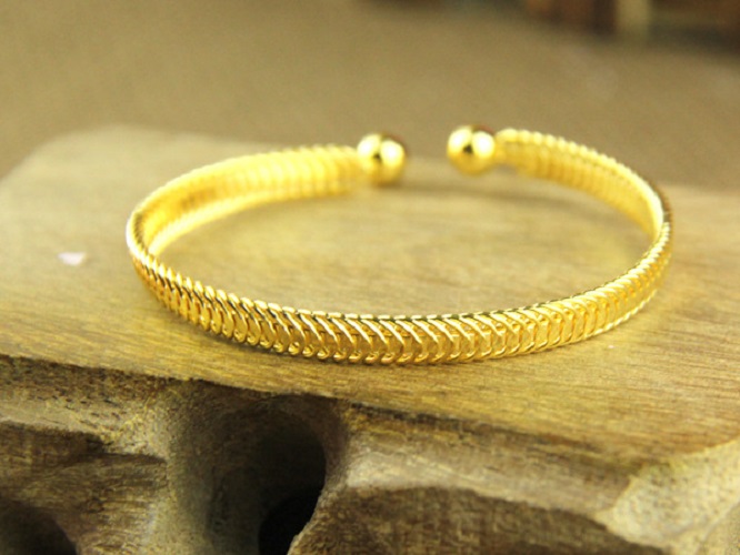 Lắc Tay Nữ, Trẻ em, Hợp Kim Titan Mạ Vàng 18K, không phai màu, Không đen, Bản Rộng 3,5li, Dày 1li, Thời Trang, duyên dáng, sang trọng.