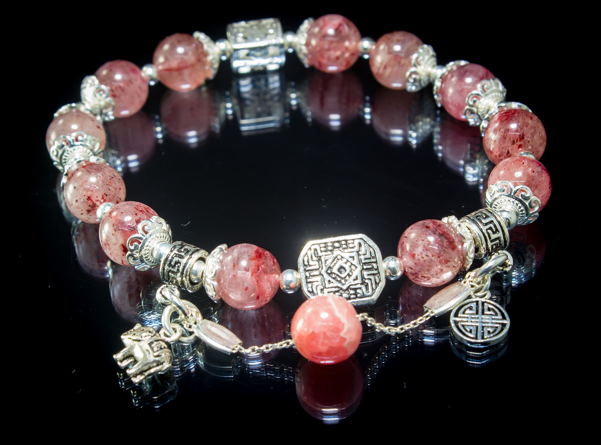 Vòng tay phong thủy Thạch anh dâu tây mix đá Đào hoa cho mạng Hỏa - Thổ, đá thiên nhiên AAAA