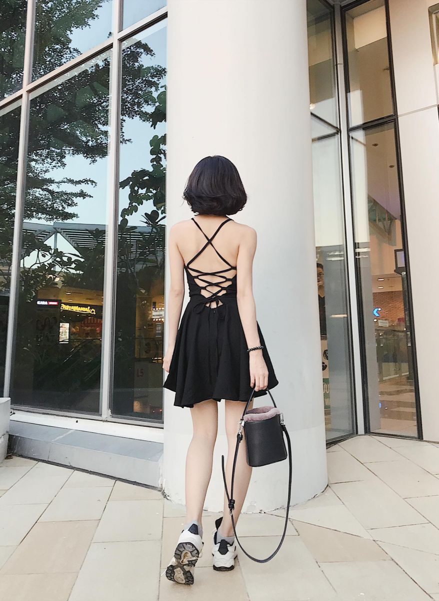 Đầm body cổ yếm đan dây lưng xẻ đùi cao như Ngọc Trinh  DN205  AloraShop21
