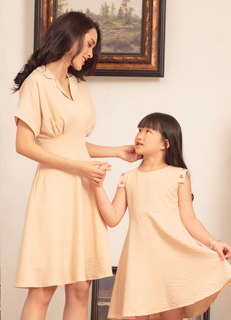 Đầm cổ vest tay dơi GUMAC DA425