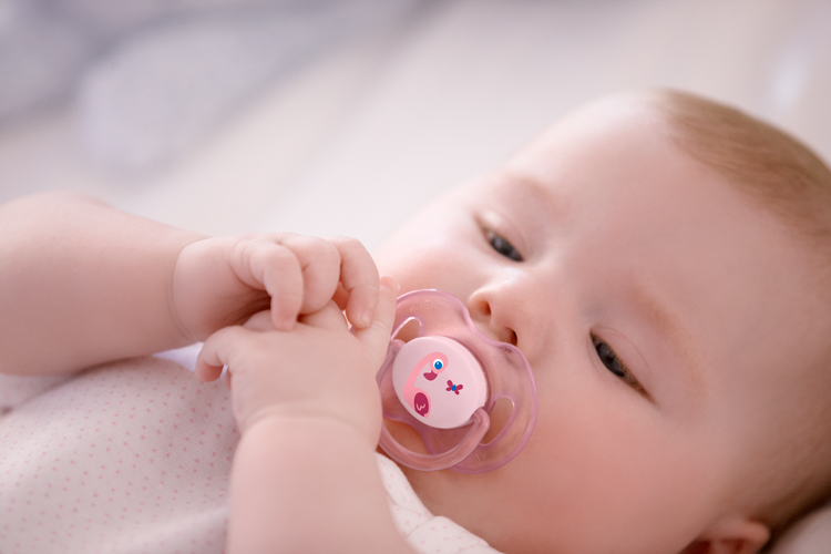 Vỉ 2 Núm Ty Ngậm Cổ Điển Cho Bé Từ 0-6 Tháng SCF169/23 Philips Avent - Giao Ngẫu Nhiên