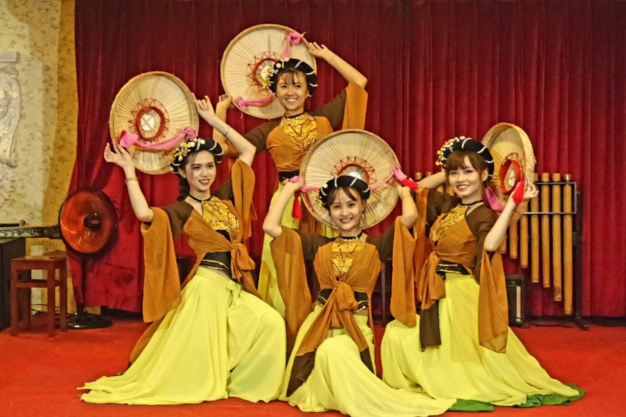 Buffet Tối Trên Tàu Indochina Queen Du Ngoạn Sông Sài Gòn