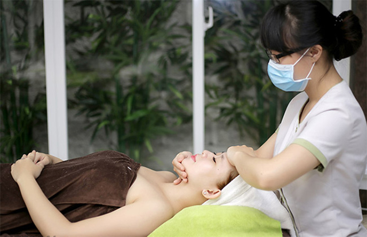 Voucher 16 Bước Trắng Sáng Da, Sạch Mụn, Mịn Màng Thải Độc Chì Cao Cấp (90 Phút) Tại Ellis Spa