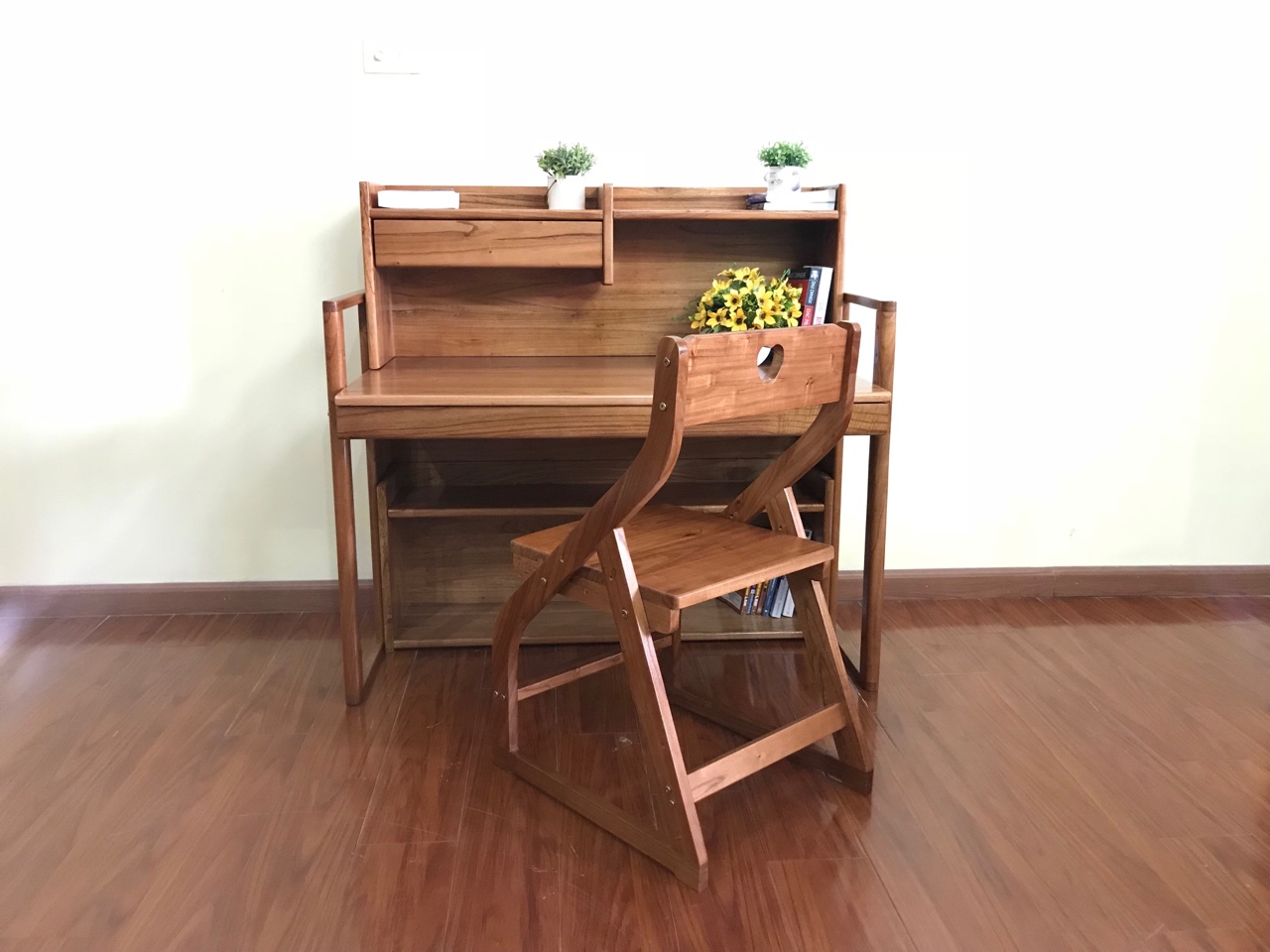 Bộ bàn học trẻ em gỗ Xoan