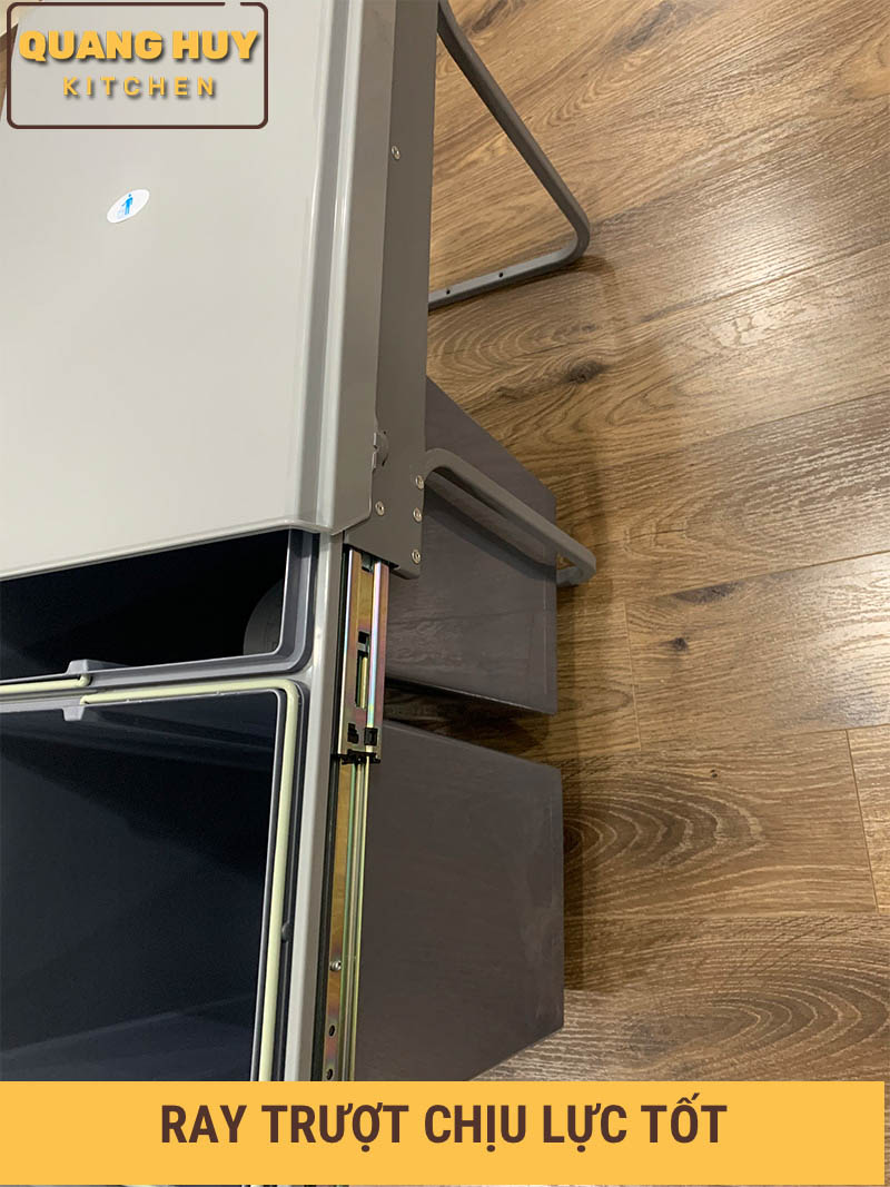 thung-rac-doi-gan-canh-am-tu-bep