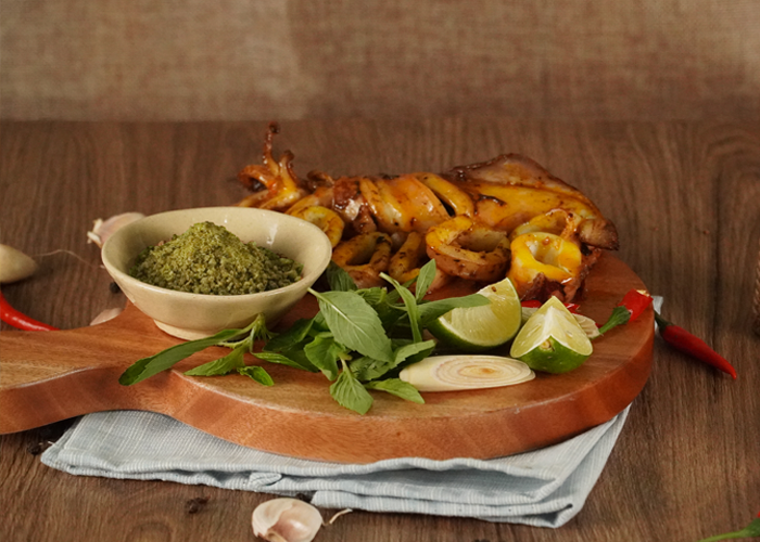 Muc-nuong-cham-muoi-ot-xiem-rung-tinh-nguyen