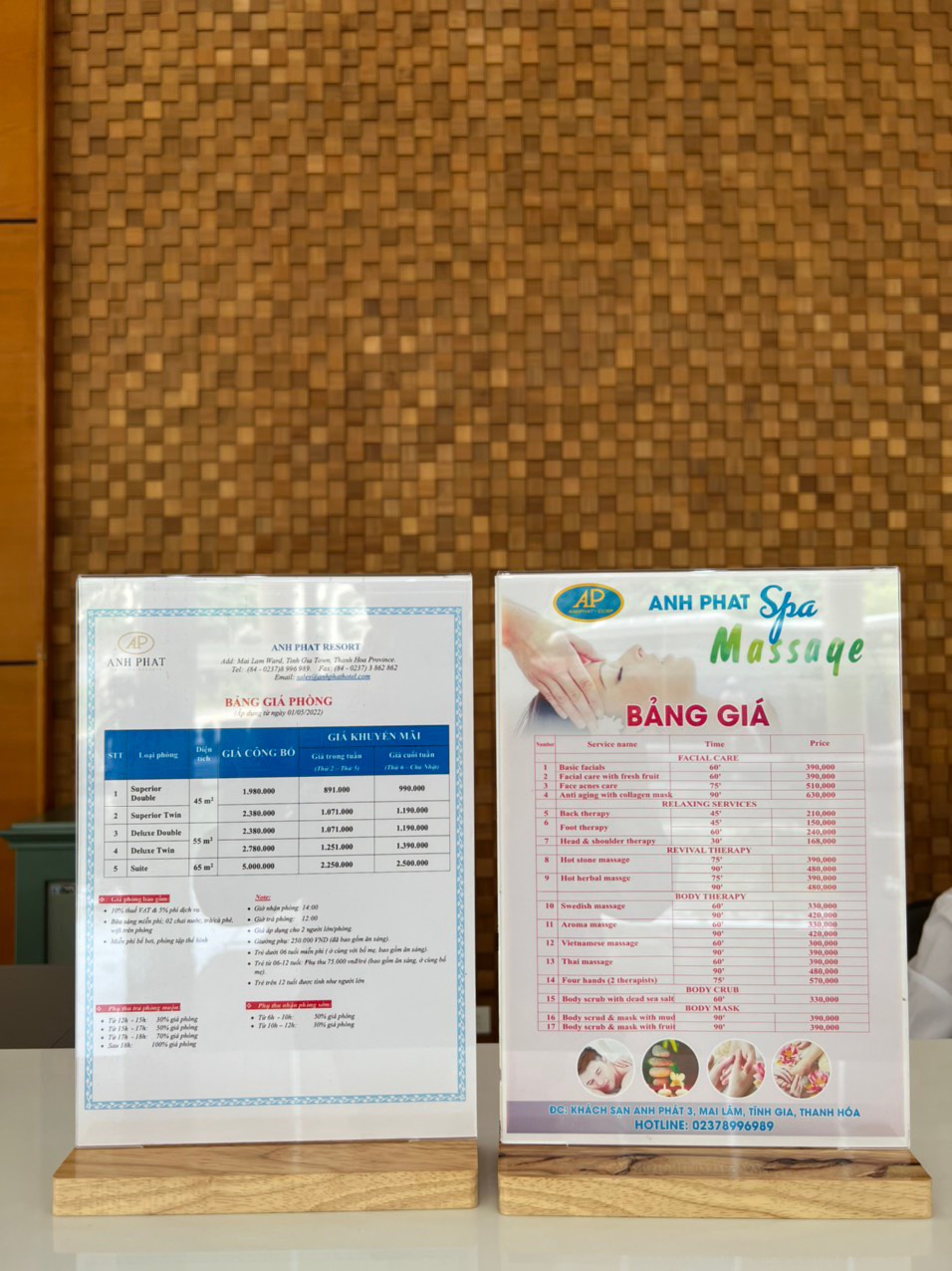 Menu mica A5 đế gỗ Nhatvywood NV5102