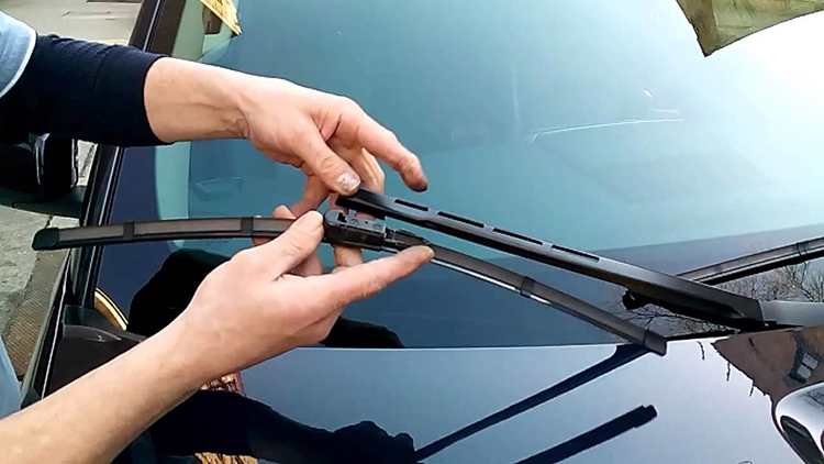 Bút Sơn Tẩy Gỉ Sét Cần Gạt Nước Ô Tô Wiper Blade Repair Paint Bp-72 Soft99 Japan