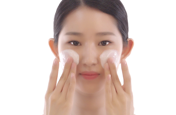Sữa Rửa Mặt Kiểm Soát Nhờn Innisfree Volcanic Pore Cleansing Foam (150ml) - 131171053