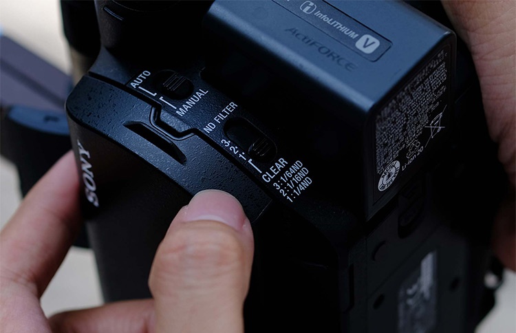 Máy Quay Phim Sony 4K HDR FDR-AX700 - Hàng Nhập Khẩu