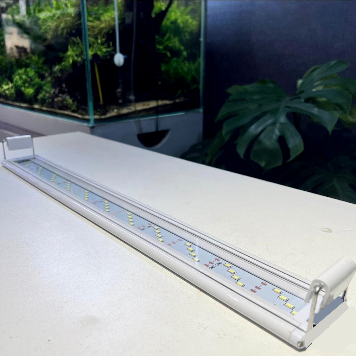 Đèn LED máng bể cá 20-90cm XML Ánh Sáng Trắng cao cấp