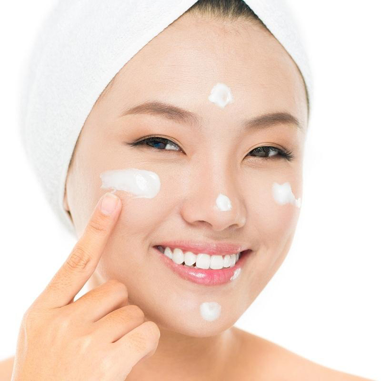 Kem Dưỡng Ẩm Cho Da Ban Ngày Simple Kind To Skin Vital Vitamin Day Cream SPF15 Uva/Uvb (50ml)