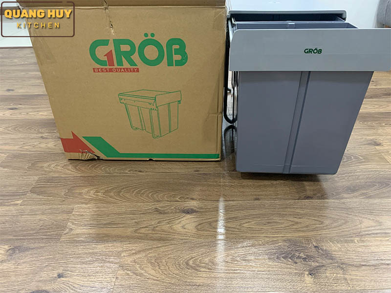 thung-rac-doi-gan-canh-am-tu-bep