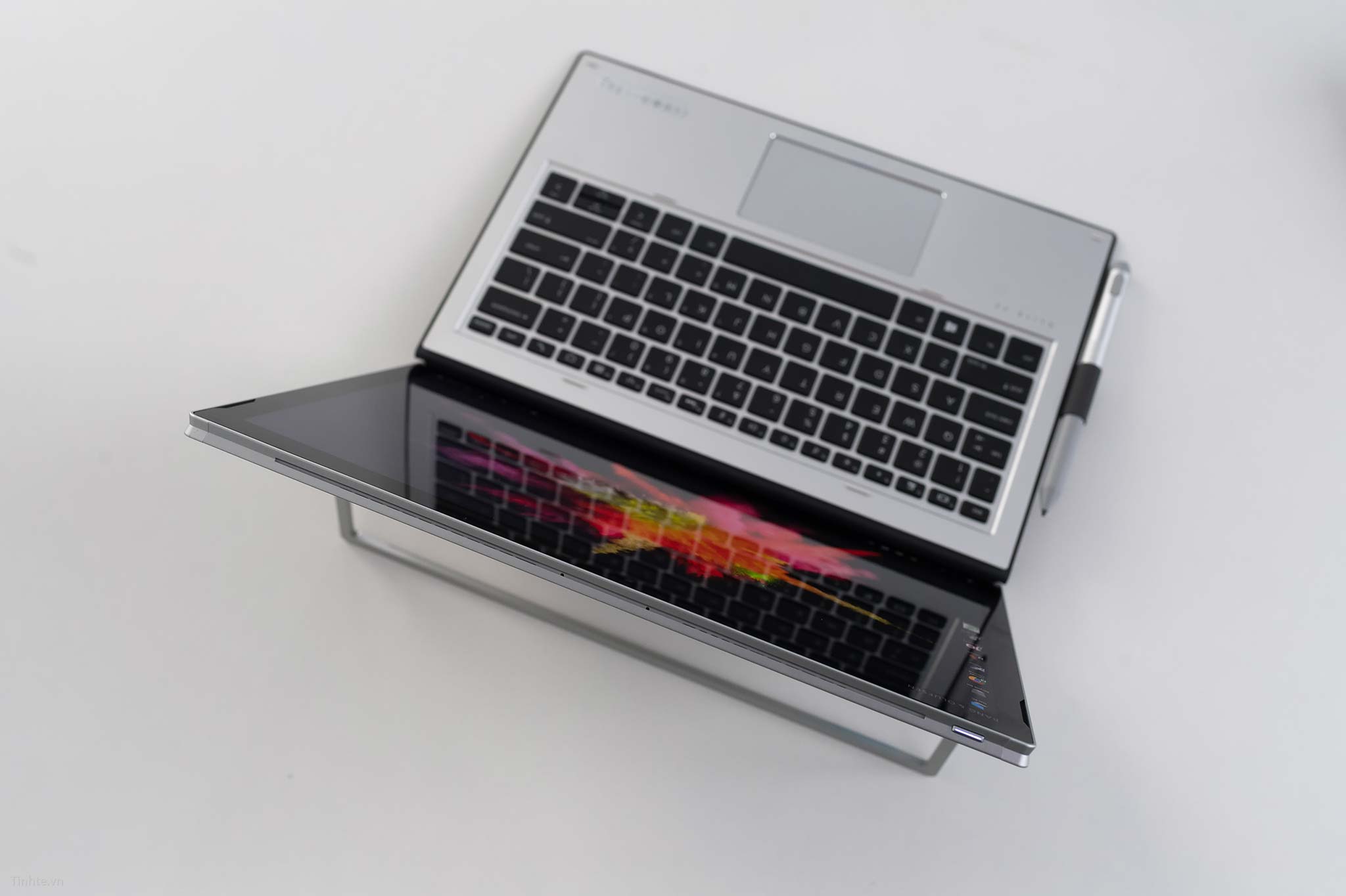 HP Elite x2 1030 G3_7.jpg
