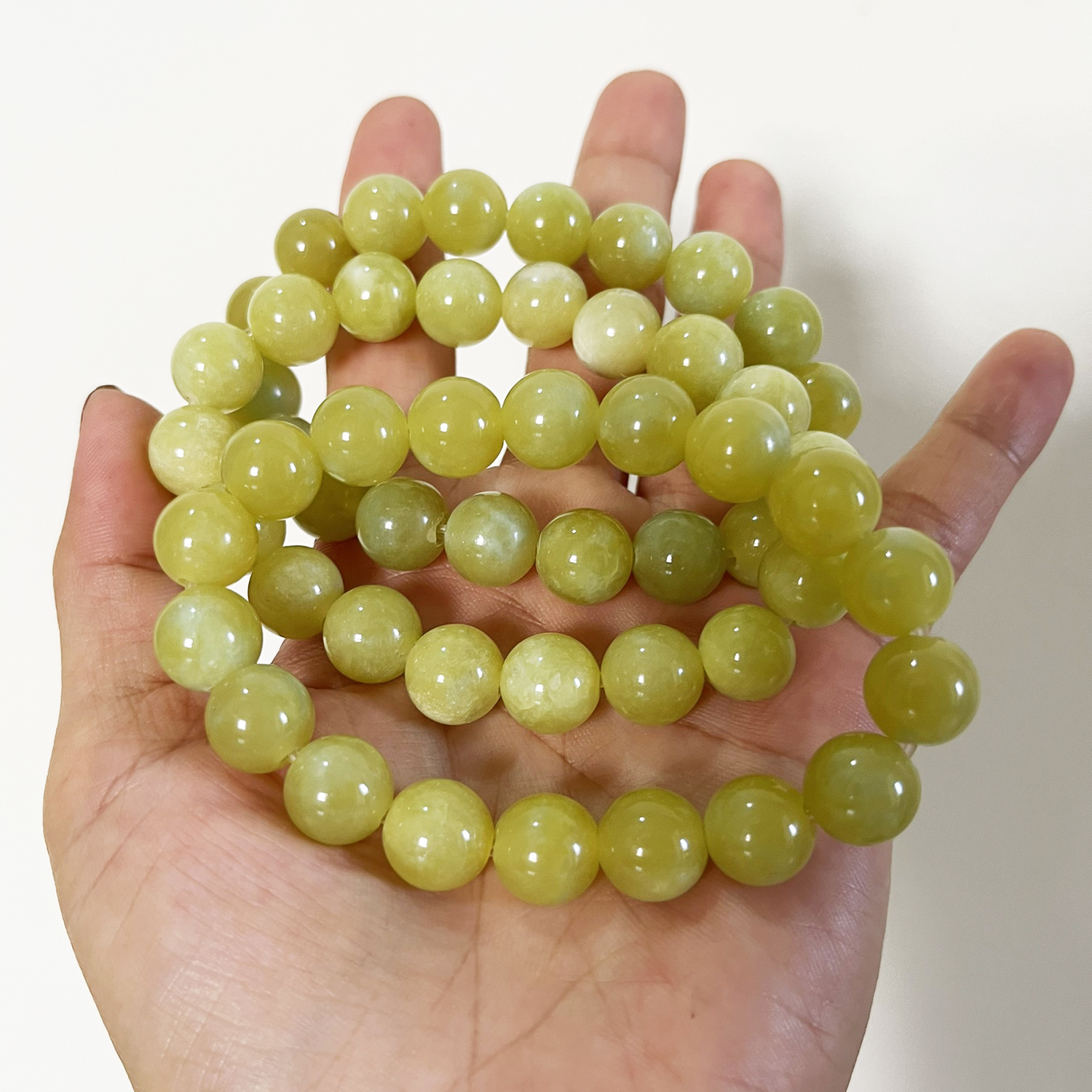 Vòng tay chuỗi hạt ngọc serpentine hạt 10 li ( hạt 1cm) cho người mệnh Thủy và kim vàng chanh và bạch ngọc  là ngọc thật của Việt Nam Vongtaymenhthuykim