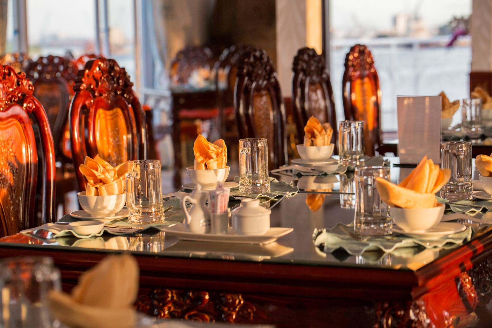 Buffet Tối Trên Tàu Indochina Queen Du Ngoạn Sông Sài Gòn