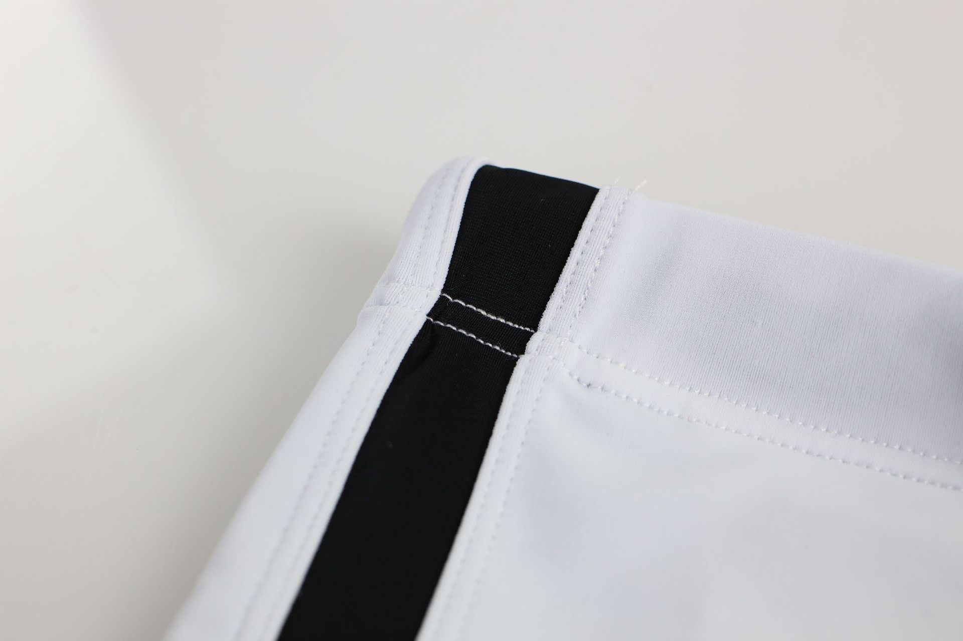 Quần Bơi Nam Boxers Brave Person B1010 - Thiết Kế Trẻ Trung Thể Thao Dây Buộc Quần - Màu Sắc Kết Hợp Thời Trang Nam Tính