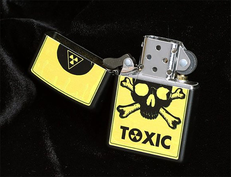 Bật Lửa Zippo 28310toxic Skull And Crossbones Black Matte