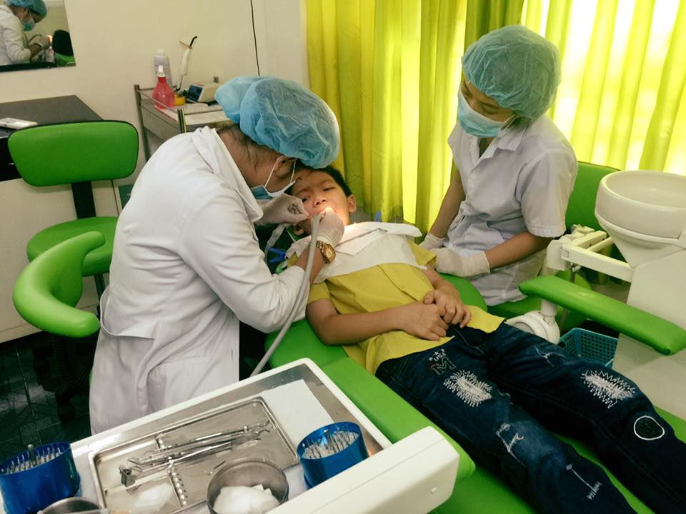 Gói Dịch Vụ 1 Lần Cạo Vôi Răng Và Đánh Bóng Tại Nha Khoa Thẩm Mỹ & Spa Hồng Ân