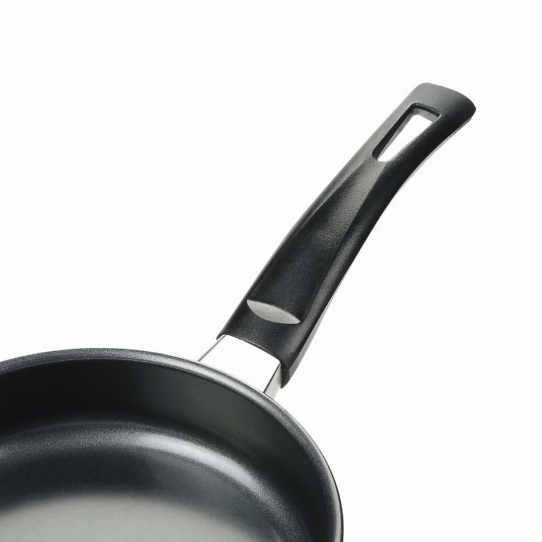 Chảo chống dính KG70 siêu bền dùng được cho mọi loại bếp điện từ, bếp ga..đế dày 18cm - Hàng chính hãng