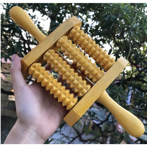 Con lăn massager gỗ cầm tay