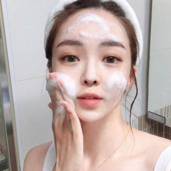 Sữa Rửa Mặt Ngừa Mụn Và Làm Sáng Da 31302 Reihaku Hatomugi Facial Foam(Tuýp 130 G)