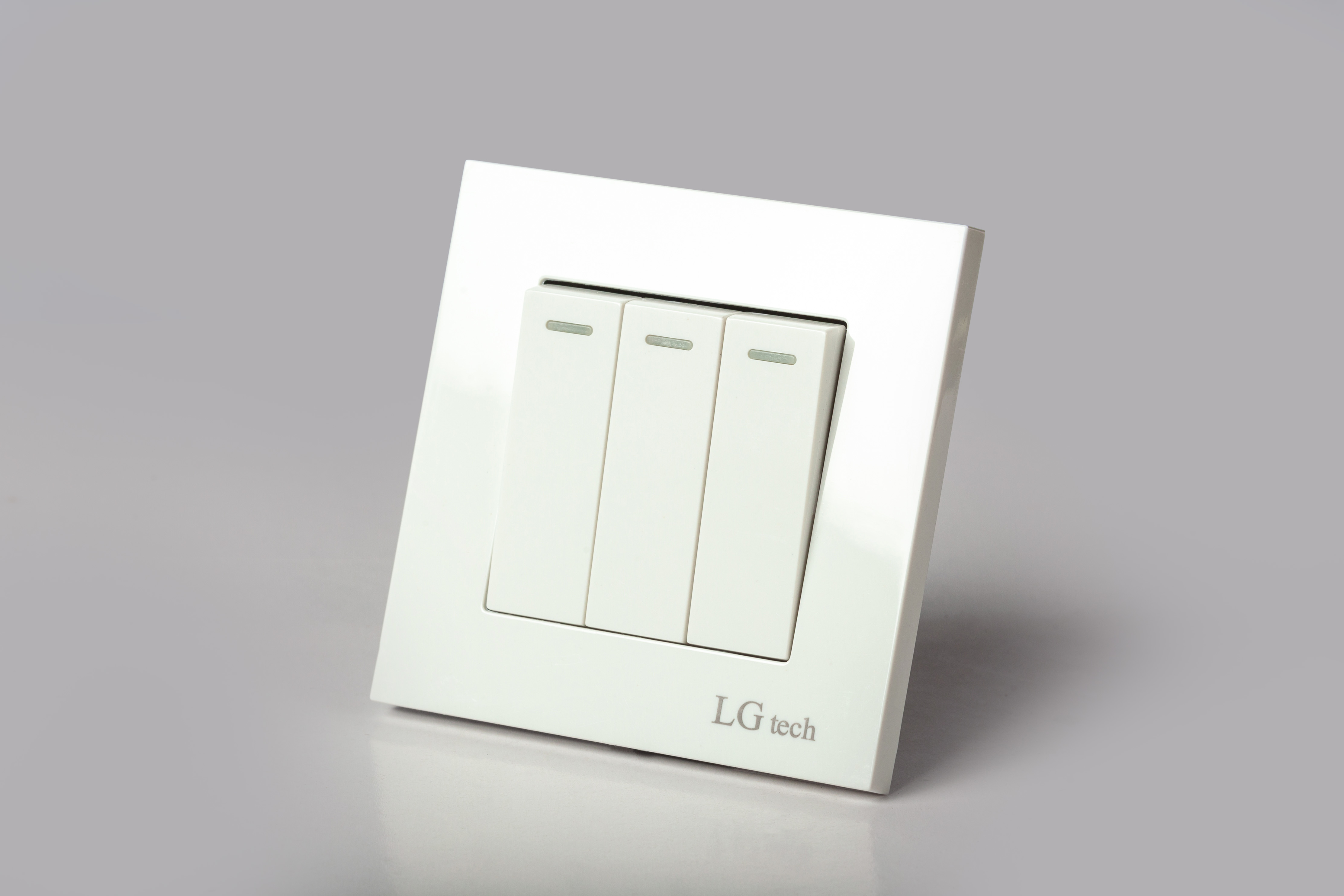 Công tắc điện 3 nút âm tường vuông âm tường có led kèm đế âm LG-F21-003 - Hàng Chính Hãng