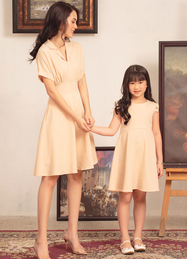 Đầm cổ vest tay dơi GUMAC DA425