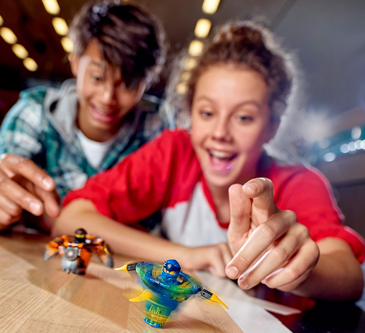 Con Quay Lốc Xoáy Sấm Sét LEGO 70660