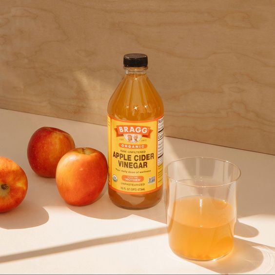 Giấm táo hữu cơ Bragg - Organic Apple Cider Vinegar
