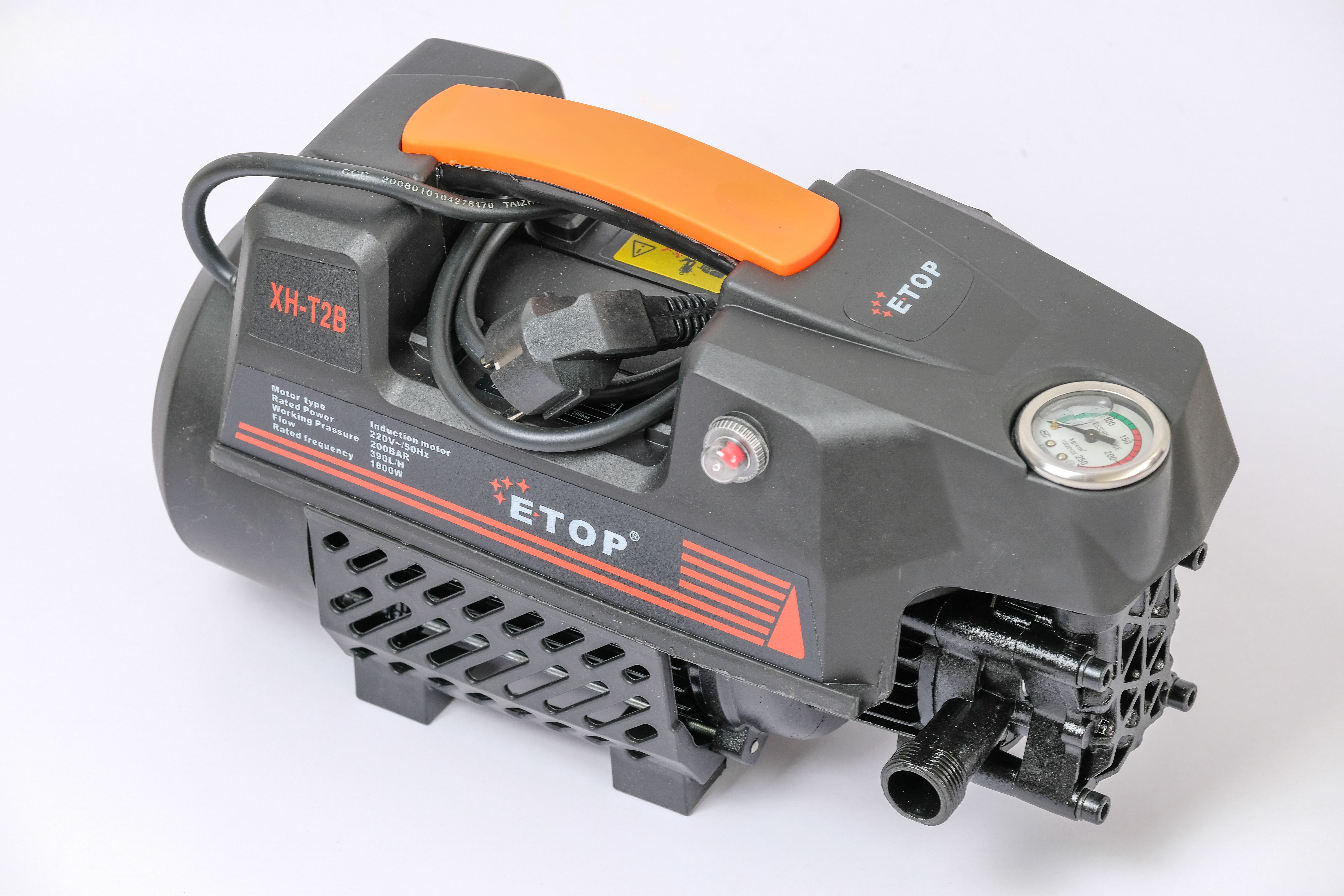 Công suất lên tới 1800W mạnh mẽ, động cơ cảm biến từ giúp tiết kiệm điện năng và tránh rò rỉ nước