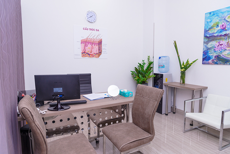 Emilie - Liệu trình điều trị sẹo rỗ Recosma Scar