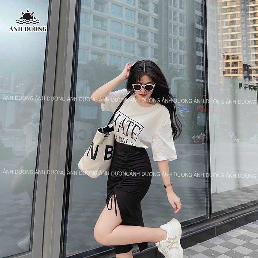 Set áo thun tay lỡ in chữ và chân váy nhún xẻ tà thun cotton su cho mùa hè cá tính Ánh Dương Clothing