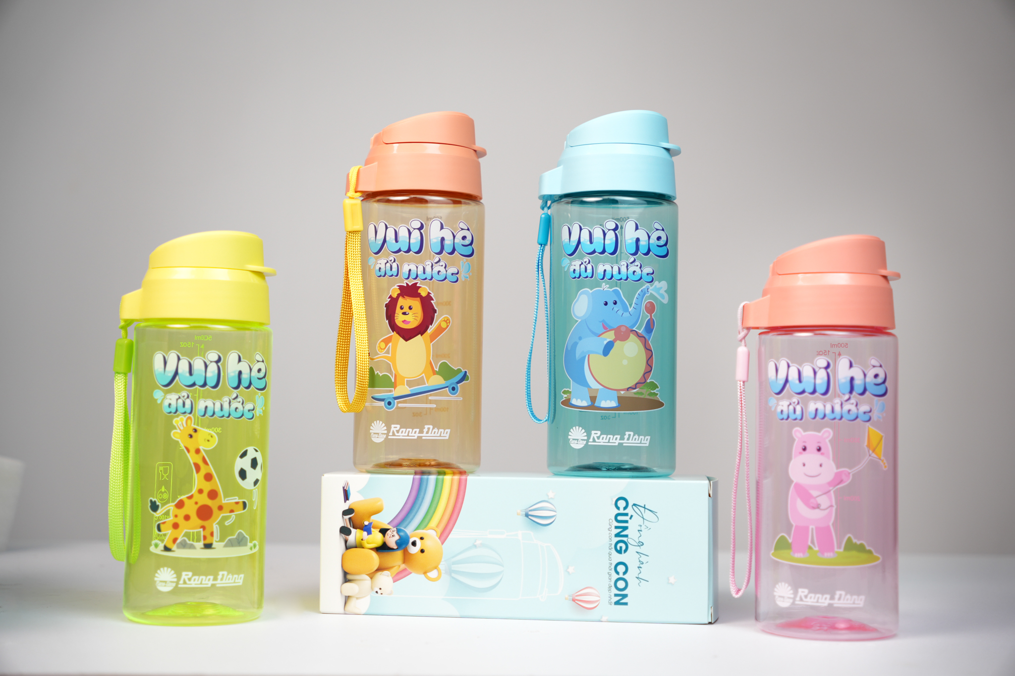 Bình nước cầm tay họa tiết thú cưng kèm dây đeo bình điều chỉnh độ dài, dung tích 500ml, in họa tiết thú cưng bắt mắt