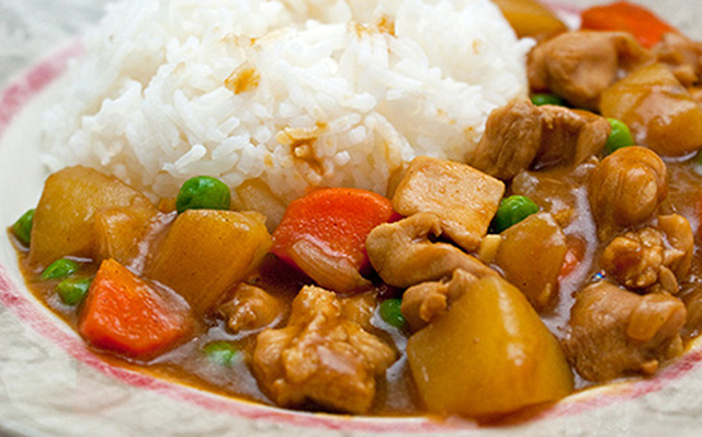 Viên nấu cà ri S&B Foods Golden Curry 198g Nhật Bản