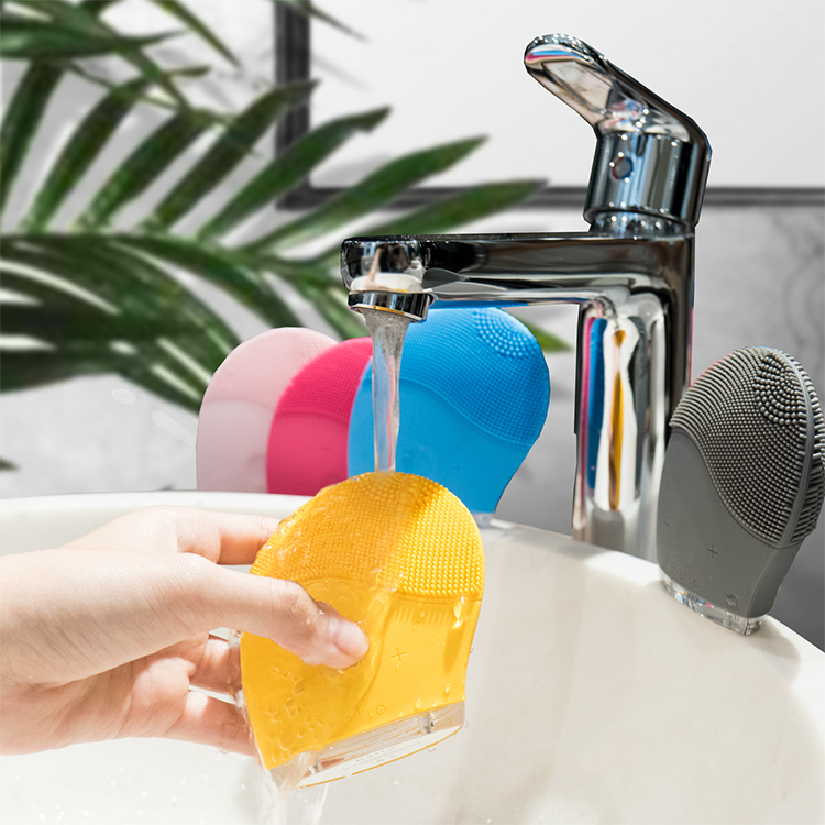 Combo Máy Rửa Mặt Và Mát Xa Da Mặt Halio, Giấy thấm dầu than tre Lixibox