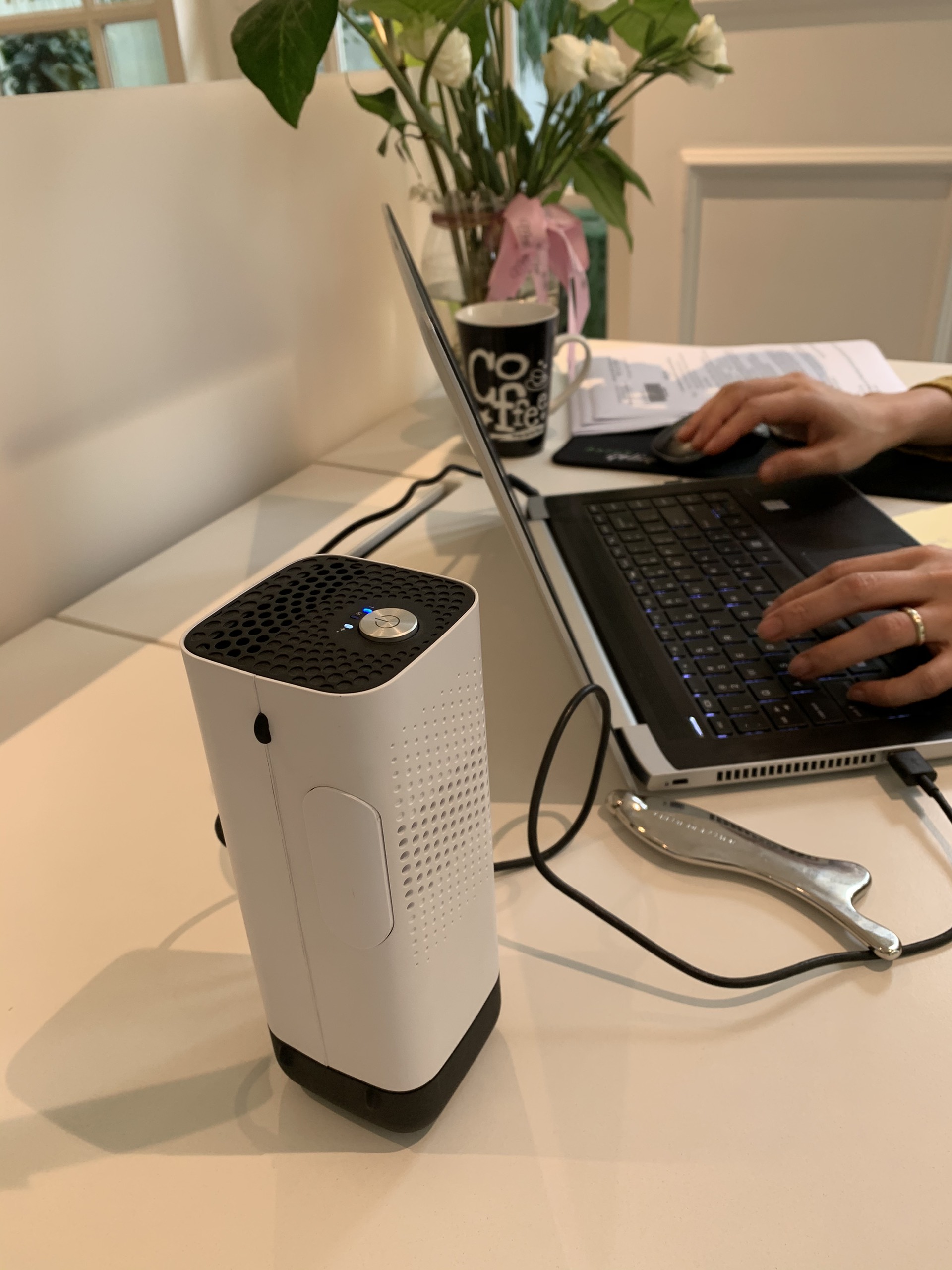 Máy Lọc Không Khí Ô TÔ Cao Cấp BONECO P50 Ion âm lớn, Khuếch Tán/ Xông Tinh Dầu, Dùng Cho Xe Hơi/Xe Đẩy Em Bé/Bàn Làm Việc - Hàng Nhập Khẩu