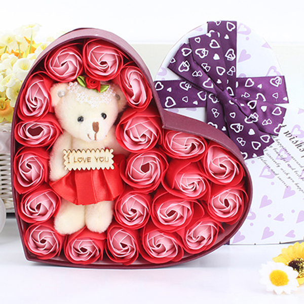 Hộp Quà Trái Tim Gấu Và Hoa Hồng Sáp Thơm