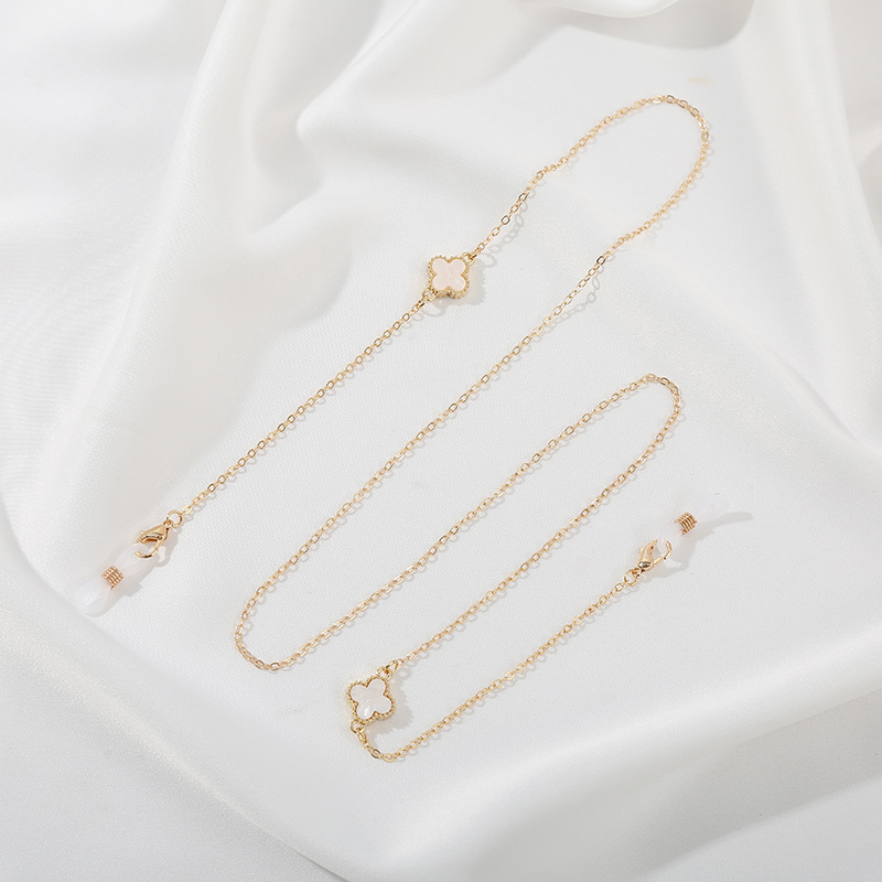 Dây đeo mắt kính charm cỏ 4 lá độc đáo