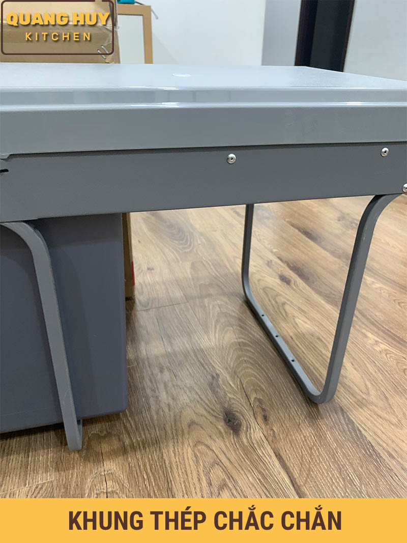 thung-rac-doi-gan-canh-am-tu-bep