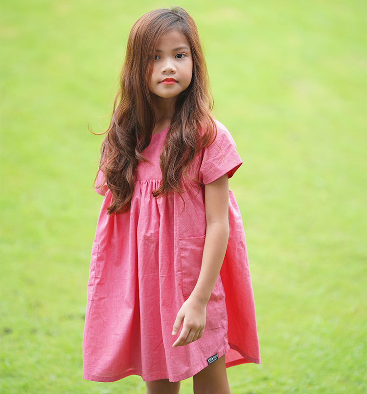 Đầm Bé Gái Hồng Xẻ Lưng Nút Cài Sau KIKA K058