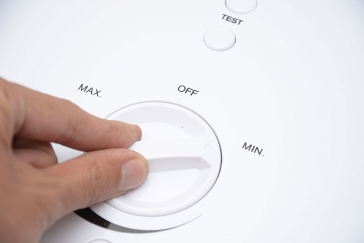 Máy nước nóng trực tiếp Ferroli Slim Divo SSN 4500W - Hàng Chính Hãng