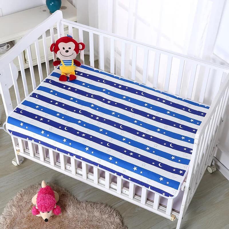 Tấm lót chống thấm cỡ lớn (Size 120 x 80 cm) tiện lợi, an toàn cho bé. Tấm lót cũi, lót giường đa năng 3 lớp 2