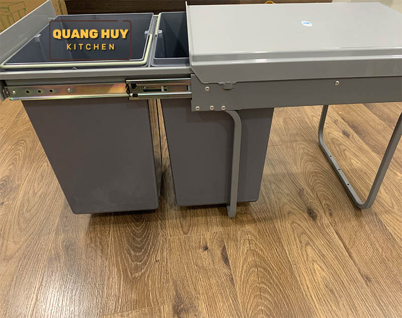 thung-rac-doi-gan-canh-am-tu-bep