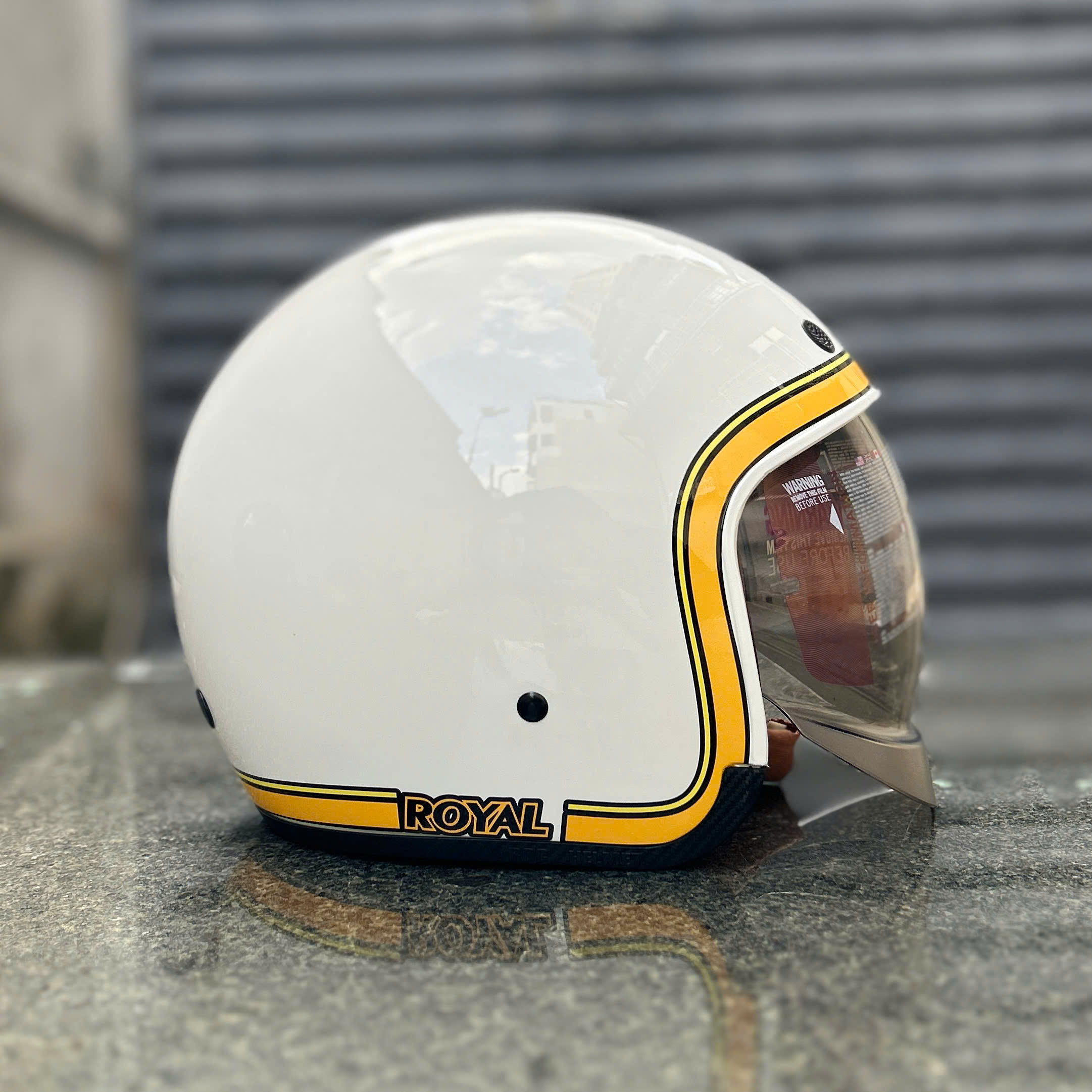 Nón bảo hiểm 3/4 ROYAL M139 có kính âm V10 TRẮNG