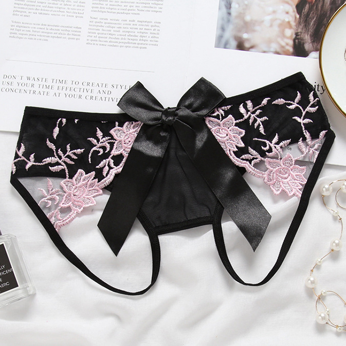 Quần lọt khe nữ thêu hoa mở đáy