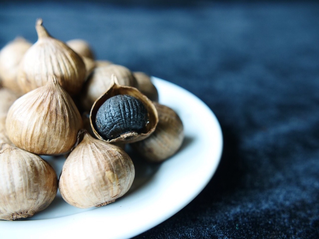 Tỏi đen Linh Đan - Tỏi đen một nhánh