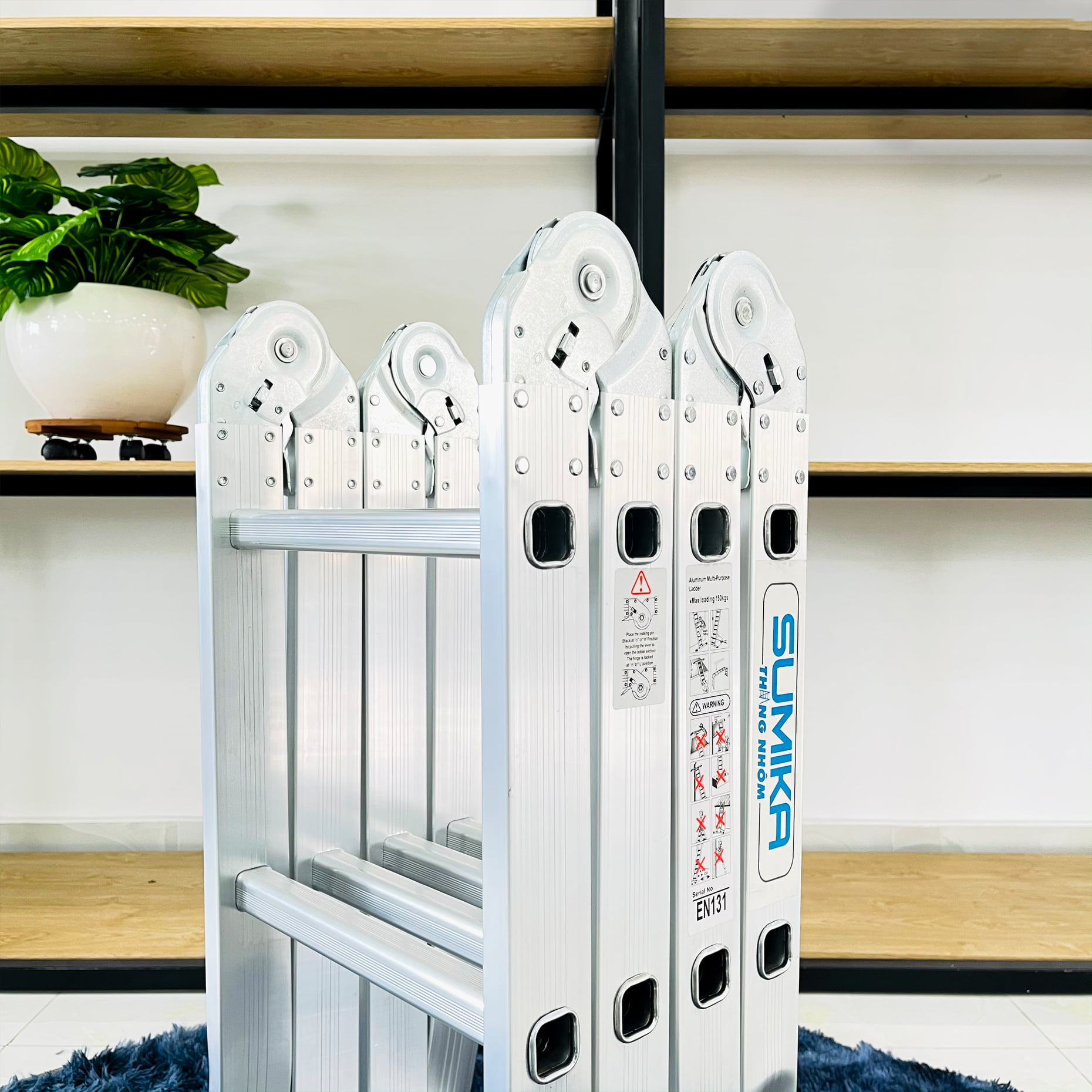 Thang nhôm gấp 4 đoạn SUMIKA SK603 (chữ A - 1.7m, chữ I - 3.4m), 14 tư thế sử dụng, tải trọng 150kg, làm từ hợp kim nhôm cao cấp, khóa chốt cao cấp và tự động, có đế cao su chống trượt