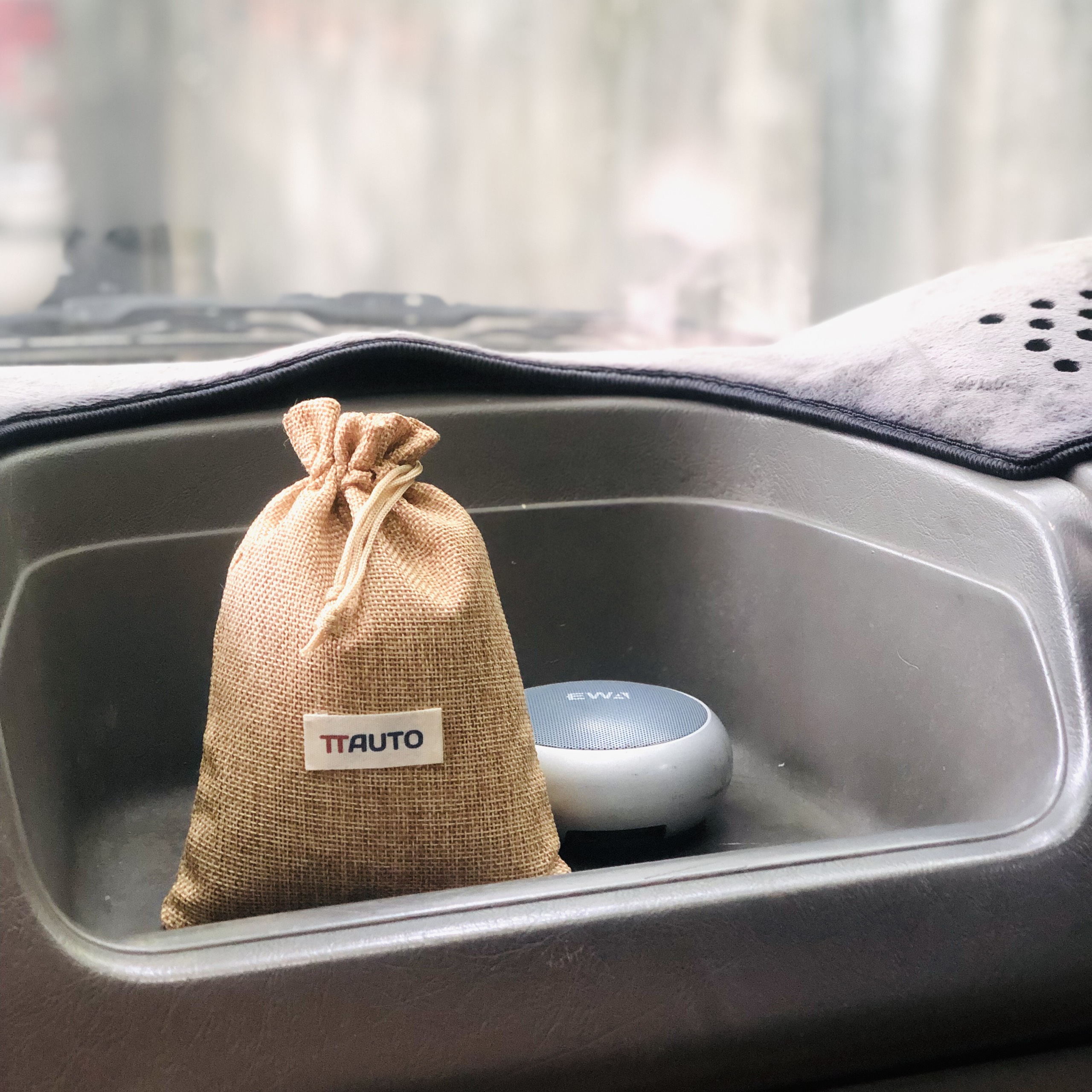 Túi than hoạt tính TTAUTO 100% từ gáo dừa Bến Tre khử mùi diệt khuẩn trên ô tô, tủ đồ, phòng tắm - Túi 300 Gram